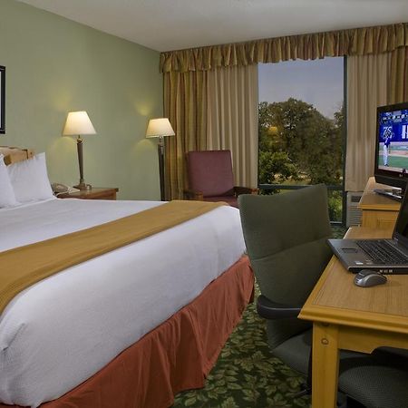 Cabot Lodge Millsaps Jackson Room photo
