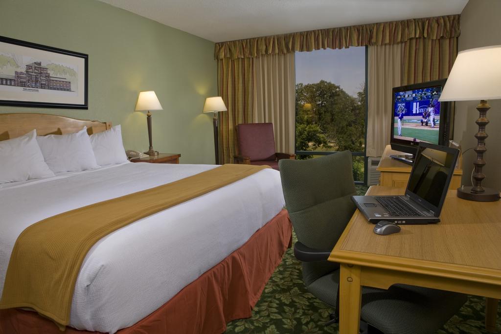 Cabot Lodge Millsaps Jackson Room photo