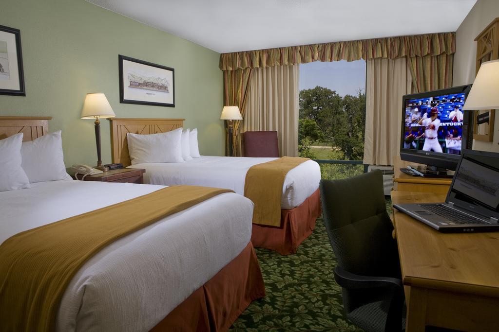 Cabot Lodge Millsaps Jackson Room photo